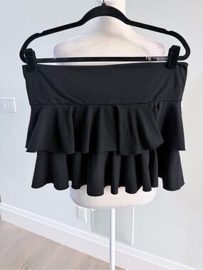 Y2K Black Ruffled Tiered Mini Skirt - Women size M/L length 13”